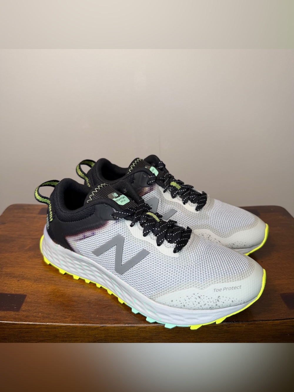 New Balance Fresh Foam Arishi Trail V1 Women’s 7 B Gray Neon WTARISS1